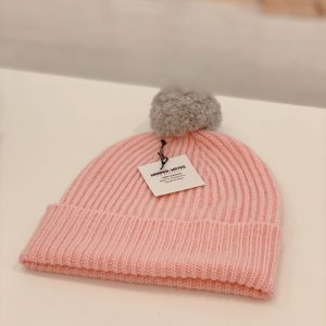 Harper & Hayes Scottish Cashmere Hat with Pompom (Soft Pink)